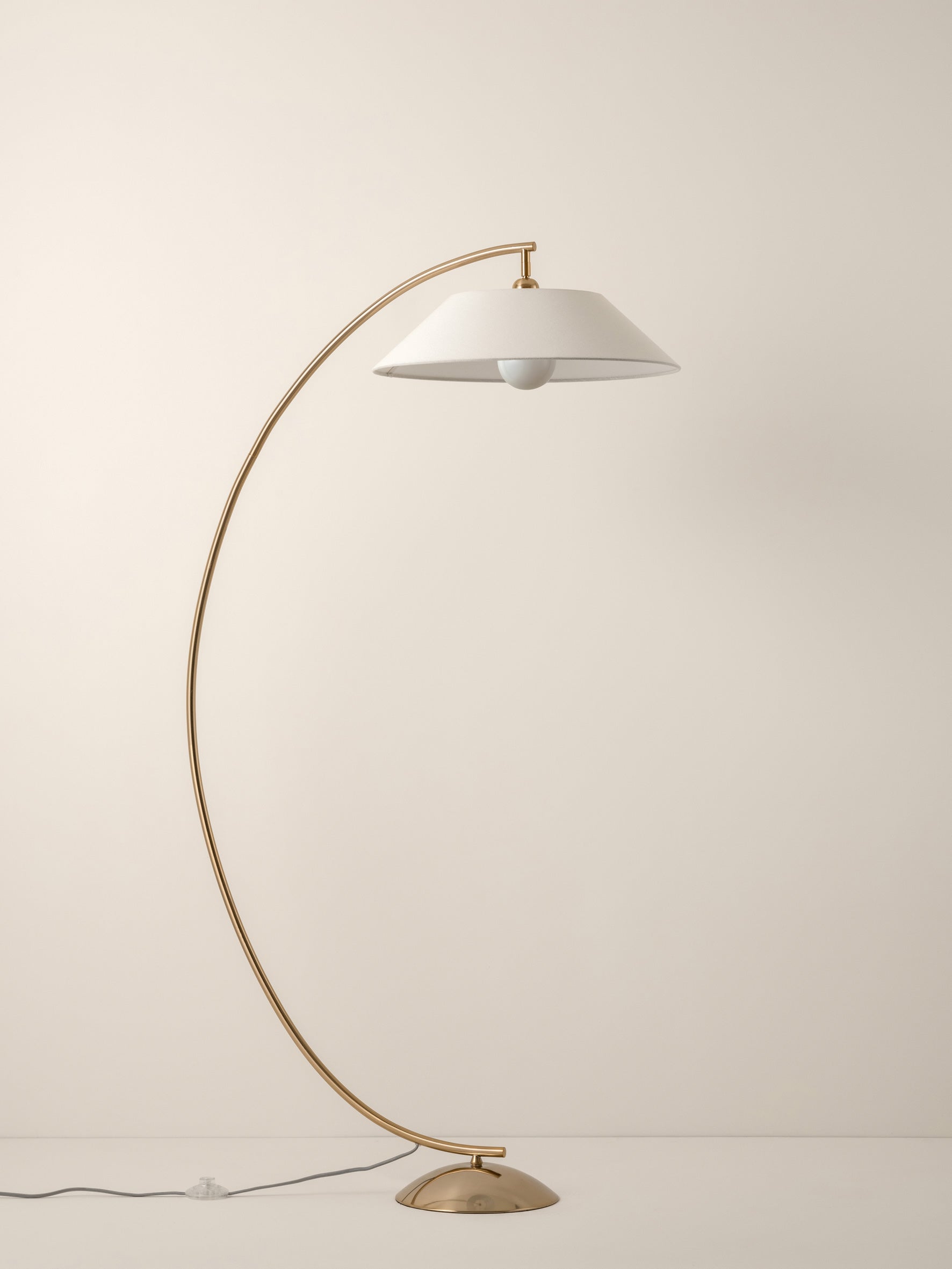 Circo - 1 light arc brass and natural linen floor lamp | Floor Lamp | Lights & Lamps Inc | Modern Affordable Designer Lighting | USA