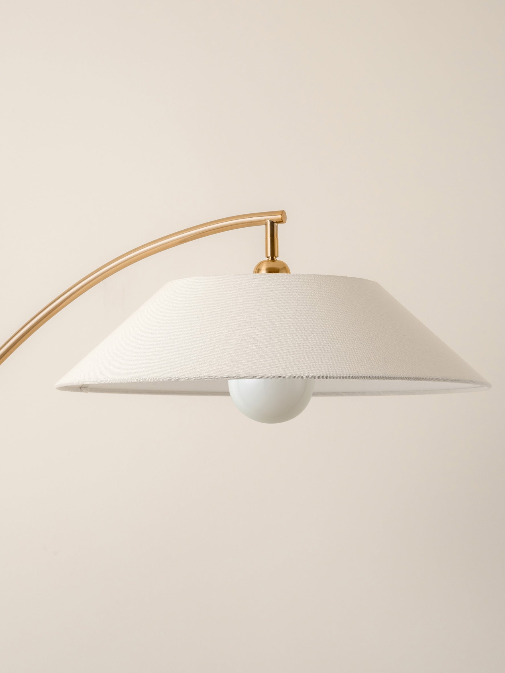 Circo - 1 light arc brass and natural linen floor lamp | Floor Lamp | Lights & Lamps Inc | Modern Affordable Designer Lighting | USA