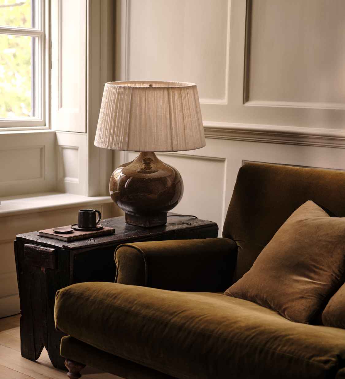 lights_lamps_calcot_wide_lifestyle_600x800_351ef145-1d23-4809-8c64-32e4c4f25273.png