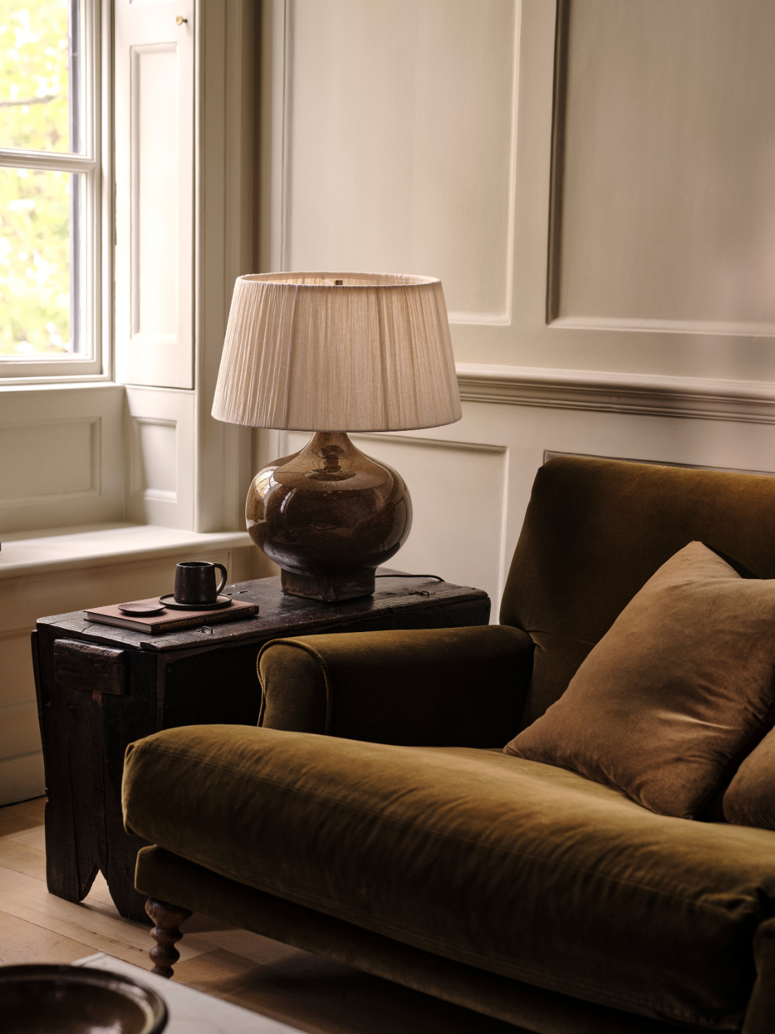 lights_lamps_calcot_wide_lifestyle_600x800_351ef145-1d23-4809-8c64-32e4c4f25273.png